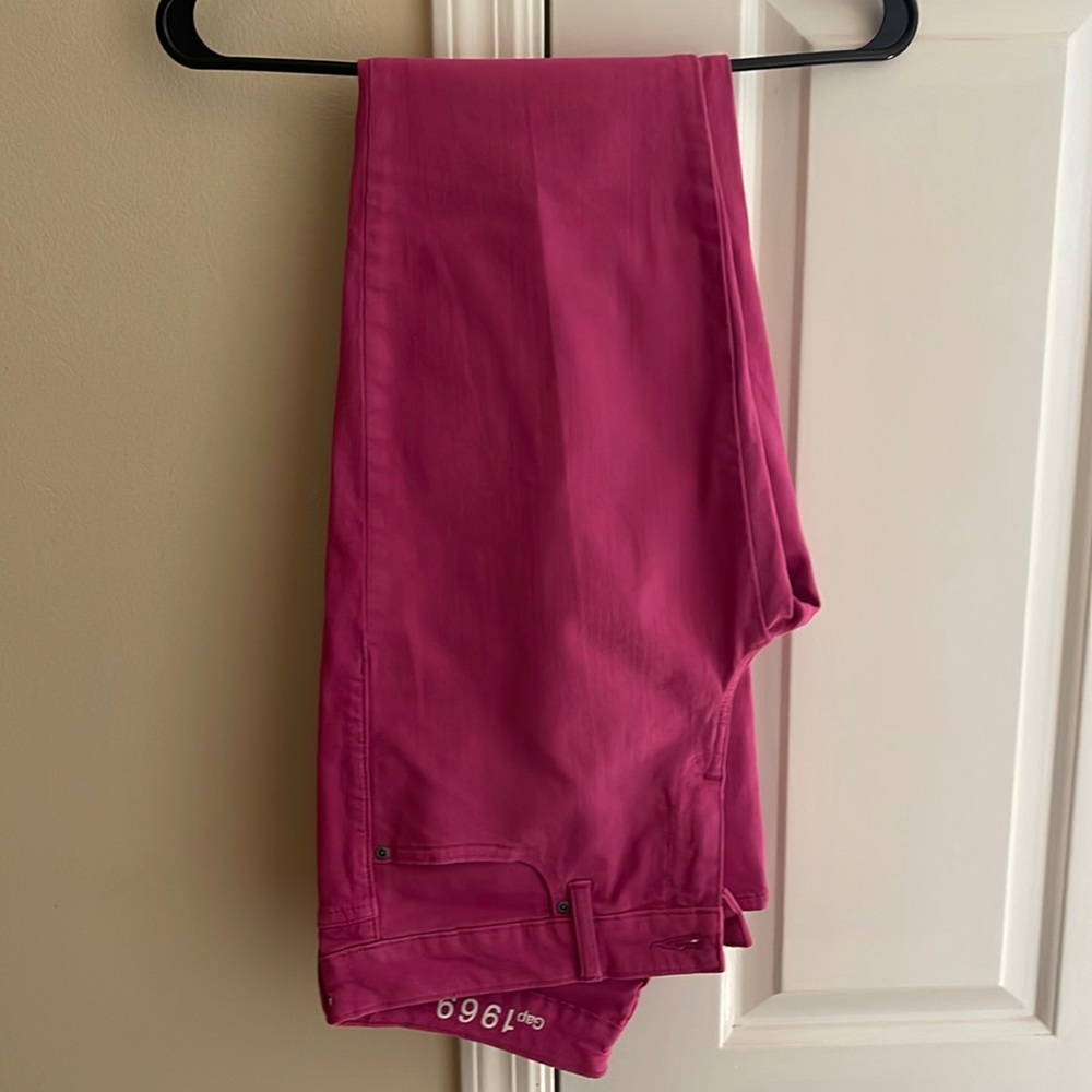 GAP 1969 pink skinny Boot cut. In excellent condition.
